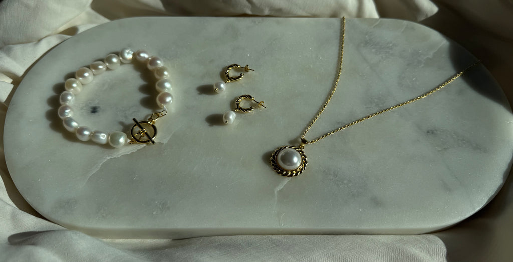 Rope Pearl Necklace