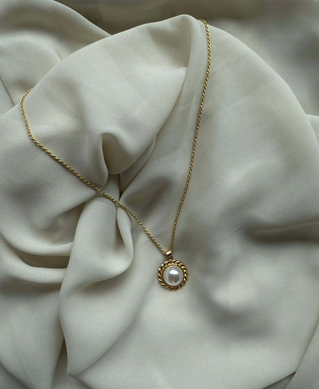 Rope Pearl Necklace