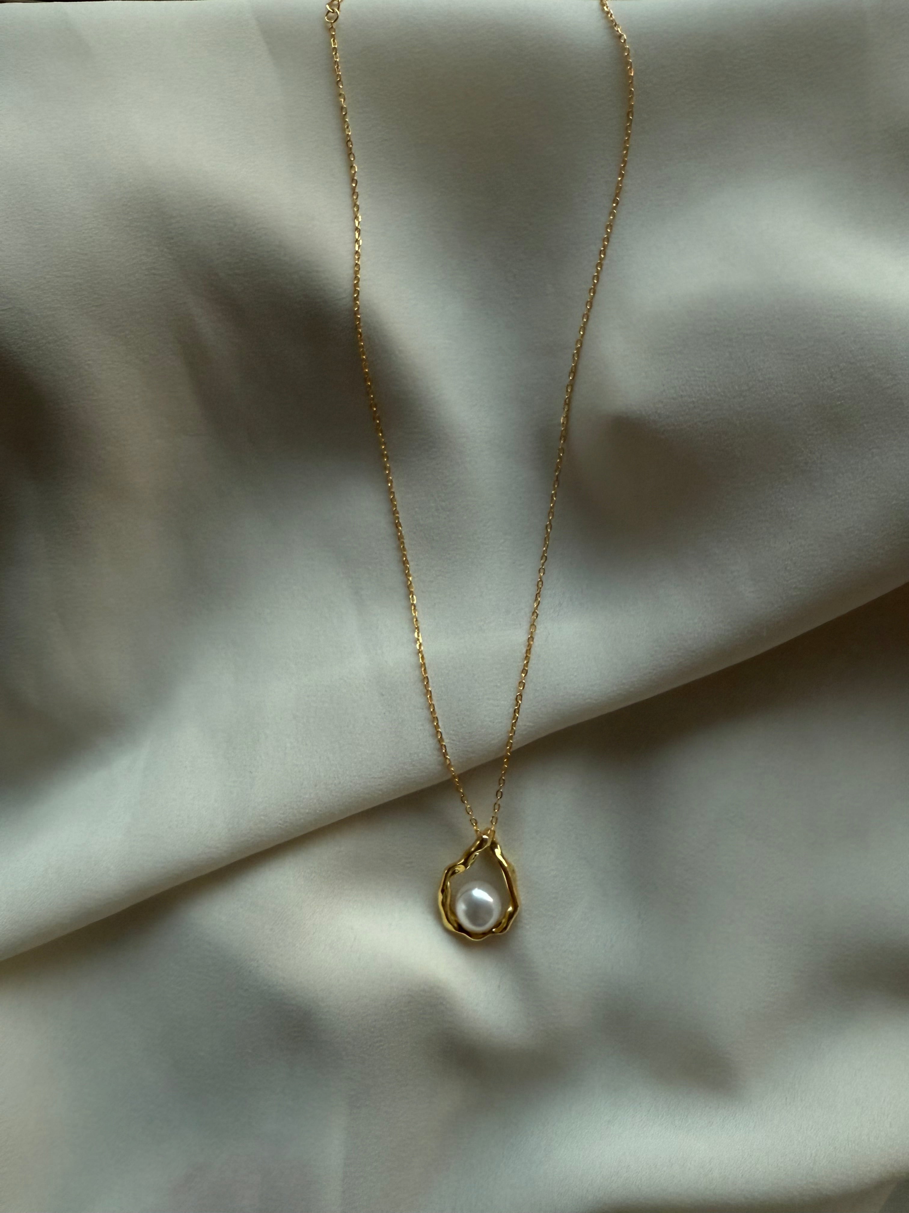 Teardrop Pearl Pendant Necklace