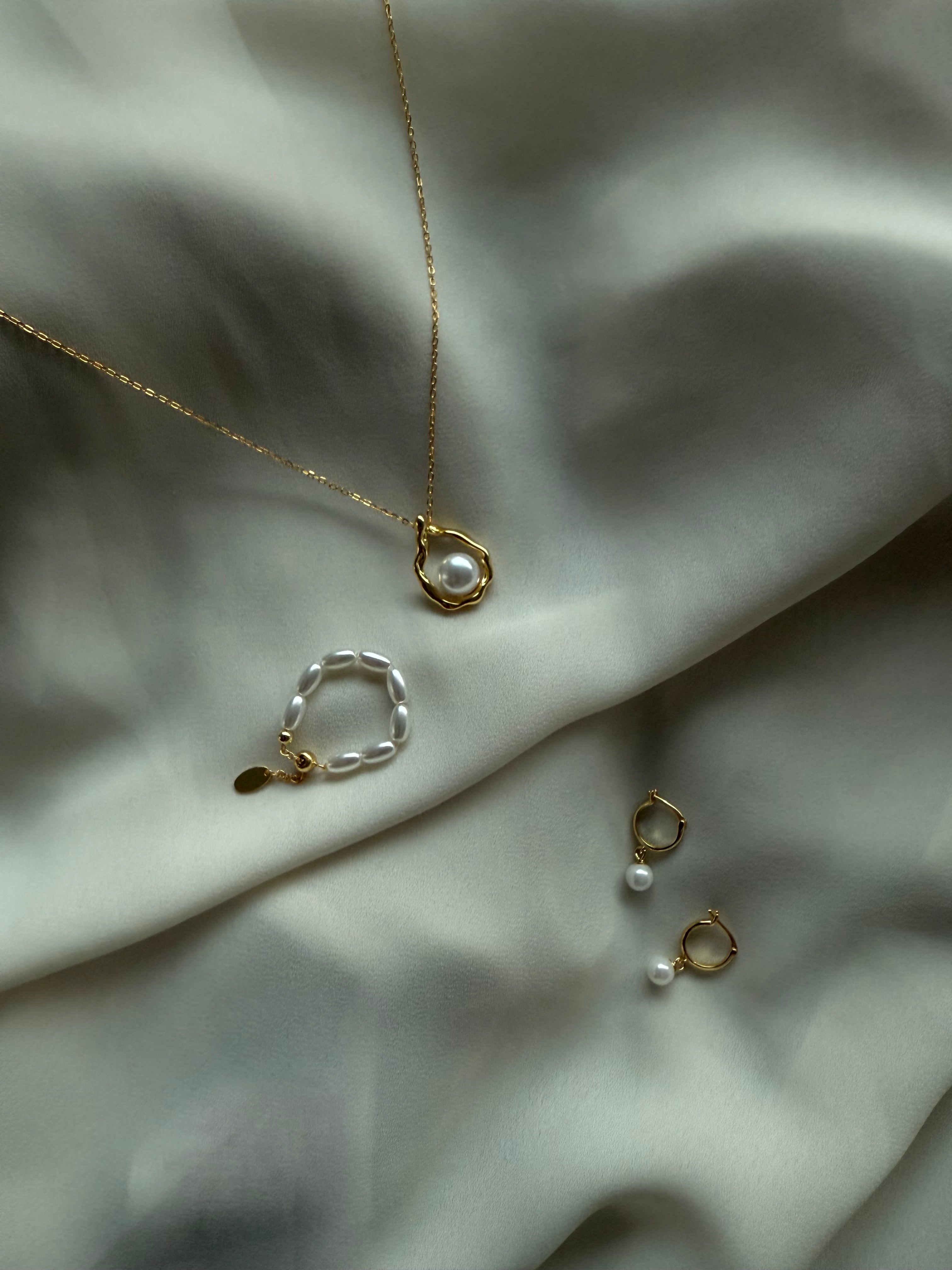 Teardrop Pearl Pendant Necklace